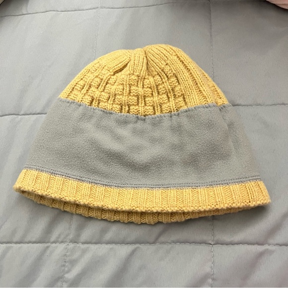 Patagonia Coastal Cable Beanie Cozy Color: Beeswax Tan NWOT - Picture 5 of 6